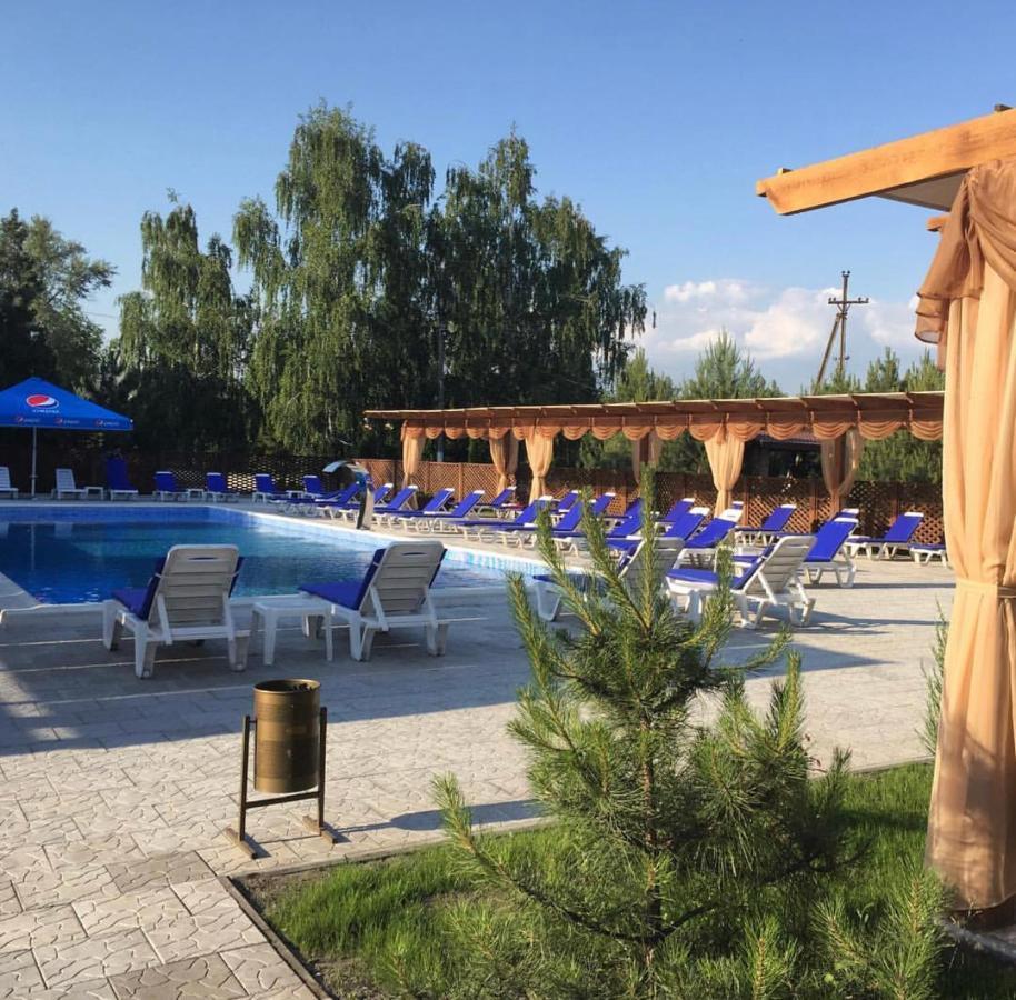 Relax Hotel - Restaurant Complex 诺沃莫斯科维斯卡 外观 照片